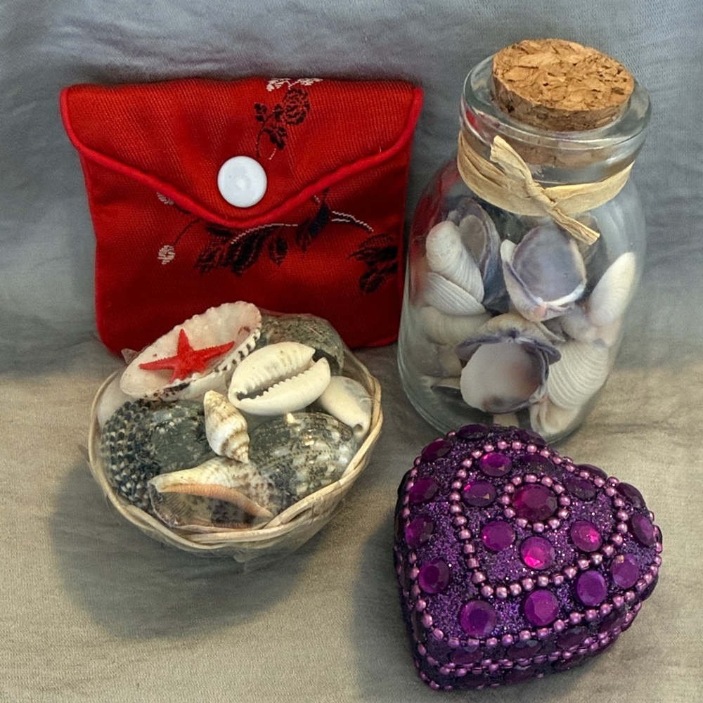 Mini Treasures 4-pack: shells in jar, shells in basket, snap pouch, jeweled box